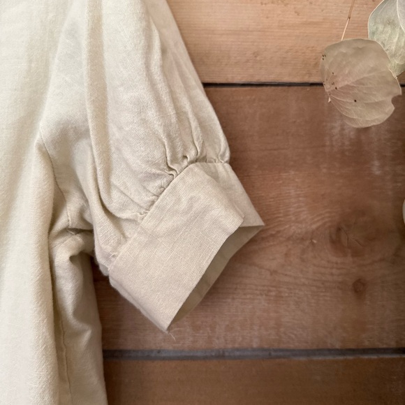 Elegant Handmade Linen Beige Button-Up Blouse - Picture 4 of 4